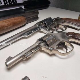 Dono de disk cerveja é preso com oito armas de fogo em Maringá Foto 7 Fotos de Dono de disk cerveja é preso com oito armas de fogo em Maringá