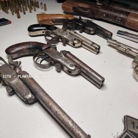 Dono de disk cerveja é preso com oito armas de fogo em Maringá Foto 9 Fotos de Dono de disk cerveja é preso com oito armas de fogo em Maringá