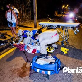 Fotos de Motociclista na contramão é intubado após invadir preferencial e bater contra carro em Maringá
