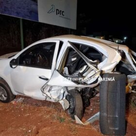 Fotos de Porsche avaliado em mais de R$ 1 milhão é destruído após motorista bater em quatro carros estacionados em Maringá