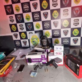 Fotos de Quadrilha que realizou roubo em loja de informática em Maringá é presa logo após o assalto