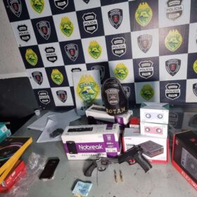 Fotos de Quadrilha que realizou roubo em loja de informática em Maringá é presa logo após o assalto