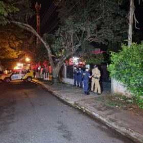 Homem de 33 anos é executado por homens encapuzados com 17 tiros em Sarandi Foto 1 Fotos de Homem de 33 anos é executado por homens encapuzados com 17 tiros em Sarandi