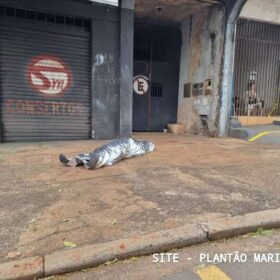 Imagens mostram homem sendo morto a facadas em Maringá Foto 4 Fotos de Imagens mostram homem sendo morto a facadas em Maringá