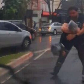 Fotos de Motoboy e motorista de caminhonete saem na porrada após briga de trânsito em Maringá