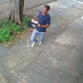 Vídeo mostra vendedor de balas correndo em busca de ajuda após ser baleado em Maringá Foto 3 Fotos de Vídeo mostra vendedor de balas correndo em busca de ajuda após ser baleado em Maringá