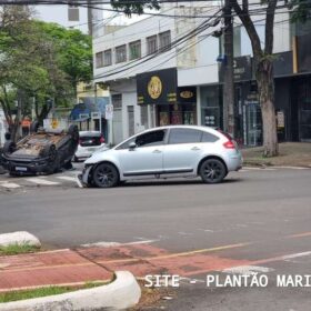 Fotos de Carro capota após colisão na Avenida Brasil em Maringá