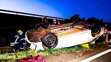 Fotos de Avó e neta de 10 anos ficam feridas em capotamento na madrugada desta segunda