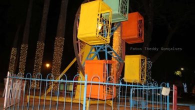 Fotos de Cabine de mini roda-gigante se solta e criança de seis anos despenca de 2 metros de altura em Maringá