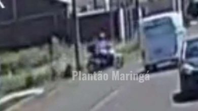 Fotos de Câmera de segurança flagra acidente entre Kombi e moto em Sarandi