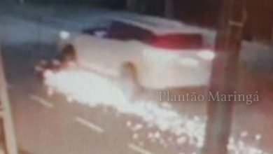 Fotos de Câmera de segurança flagra caminhonete arrastando moto após acidente em Maringá; vídeo