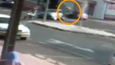 Fotos de Câmera registra motociclista sendo arremessado em acidente com carro em Maringá; vídeo