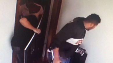 Fotos de Câmeras flagram ladrões fazendo limpa em residência de Mandaguari, um deles estava UTIlizando muletas