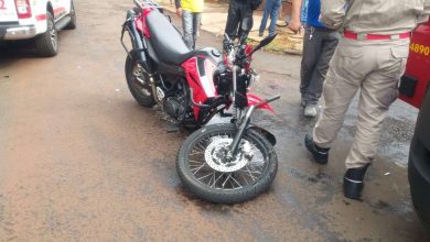 Fotos de Caminhão avança preferencial, atinge moto e deixa motociclista ferido em Sarandi