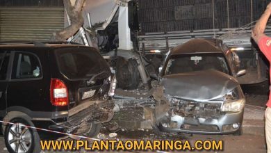Fotos de Caminhão desgovernado bate em vários carro derruba poste e atinge dois comércios em Maringá