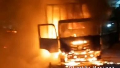 Fotos de Caminhão é destruído pelo fogo no contorno de Marialva