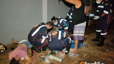 Fotos de Casal é socorrido em estado gravíssimo após bater moto em muro