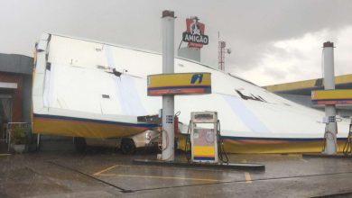 Fotos de Cobertura do posto amigão desaba durante vendaval em Marialva
