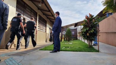 Fotos de Comandante da 4ª companhia da Polícia Rodoviária Estadual (PRE) de Maringá, está entre os presos pelo gaeco na operação força e honra