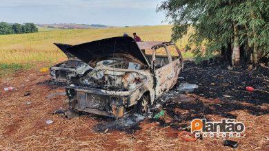 Fotos de Dois veículos são encontrados incendiados na zona rural de Maringá