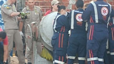 Fotos de Enquanto brincava, criança tem a mão prensada em betoneira em Paiçandu