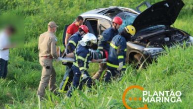 Fotos de Imprudência; carro com 7 ocupantes capota na rodovia PR-317 em Maringá