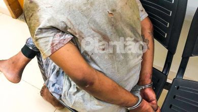 Fotos de Homem é preso após esfaquear rapaz durante briga em bar em Sarandi