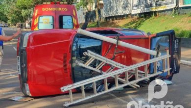 Fotos de Homem fica ferido após colisão seguida de tombamento em Maringá