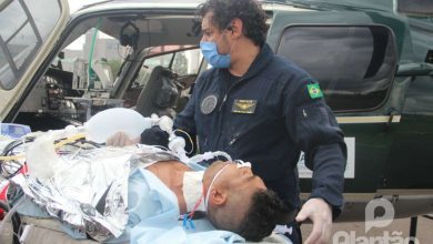 Fotos de Homem leva facada no coração após briga com a esposa e é transferido de helicóptero