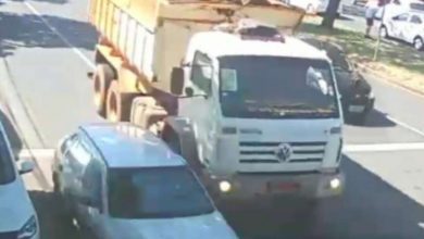 Fotos de Imagens mostram acidente com caminhão na Avenida Colombo, em Maringá