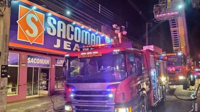 Fotos de Incêndio atinge loja sacoman jeans em Maringá