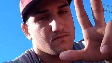 Fotos de Jovem é executado com mais de 20 tiros enquanto andava de moto em Sarandi