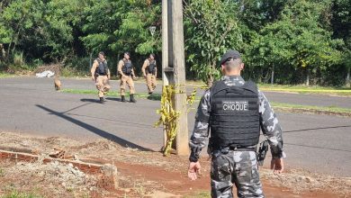Fotos de Ladrão morre após roubar carro, sofrer acidente e entrar em confronto com a choque em Maringá