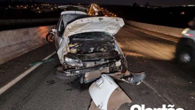 Fotos de Mãe e o filho de 7 anos ficam feridos após capotar carro no contorno norte em Maringá