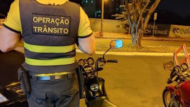 Fotos de Moto com mais de R$ 20 mil em multas e débitos é apreendida durante blitz em Maringá