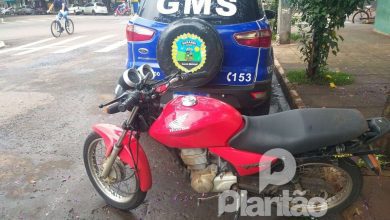 Fotos de Motocicleta com R$ 110 mil em multas e impostos atrasados é apreendida pela Guarda Municipal de Sarandi