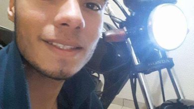 Fotos de Motociclista de 19 anos morre depois de bater contra carro em cruzamento de ruas, em Maringá