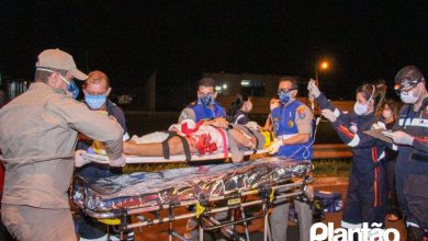 Fotos de Motociclista é socorrido com ferimentos grave após acidente em Maringá, motorista fugiu sem prestar socorro