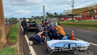 Fotos de Motociclista é socorrido de helicóptero após bater contra traseira de caminhão na BR-376, em Marialva