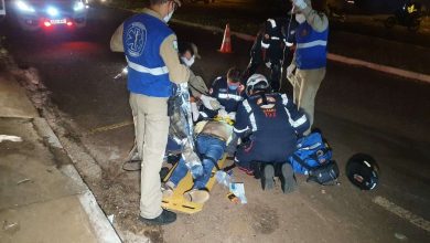 Fotos de Motociclista é socorrido em estado grave após bater em poste, em Maringá