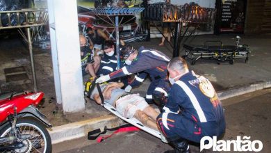 Fotos de Motociclista fica inconsciente após moto bater contra poste em Maringá