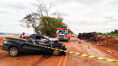 Fotos de Motorista de carro morre após acidente com caminhão na PR-323 próximo a Doutor Camargo