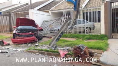 Fotos de Motorista fica em estado grave ao bater carro e derrubar poste em Maringá