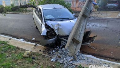 Fotos de Motorista fica ferida após bater e derrubar dois postes em Maringá