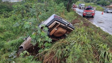 Fotos de Motorista fica ferido após perder controle de carro e sair da pista em Maringá