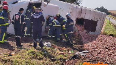 Fotos de Motorista fica gravemente ferido após caminhão tombar na PR-323