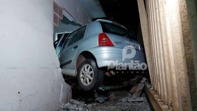 Fotos de Motorista perde o controle da direção e carro invade estação da sanepar em Maringá