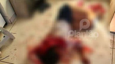 Fotos de Mulher é esfaqueada ao retornar para casa e encontrar marido com uma adolescente de 17 anos em Sarandi