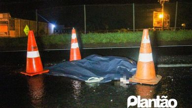 Fotos de Pedestre morre após ser atropelado por vários veículos na BR-376 a poucos metros de uma passarela em Sarandi