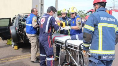 Fotos de Professora fica ferida após colisão seguida de capotamento em Maringá